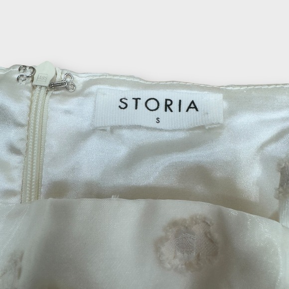 Storia 3-D Tiny Daisy Floral Baby Doll Mini Dress Small Puff Sleeve Romantic - Picture 4 of 10